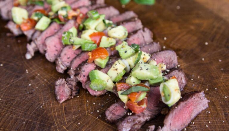 Entrecôte mit Avocado-Salsa