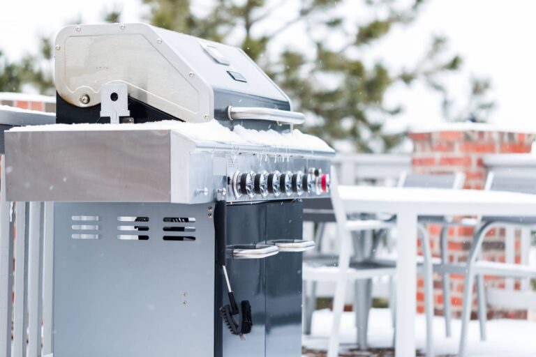 Der Winter naht – so macht Ihr Euren Gasgrill winterfest