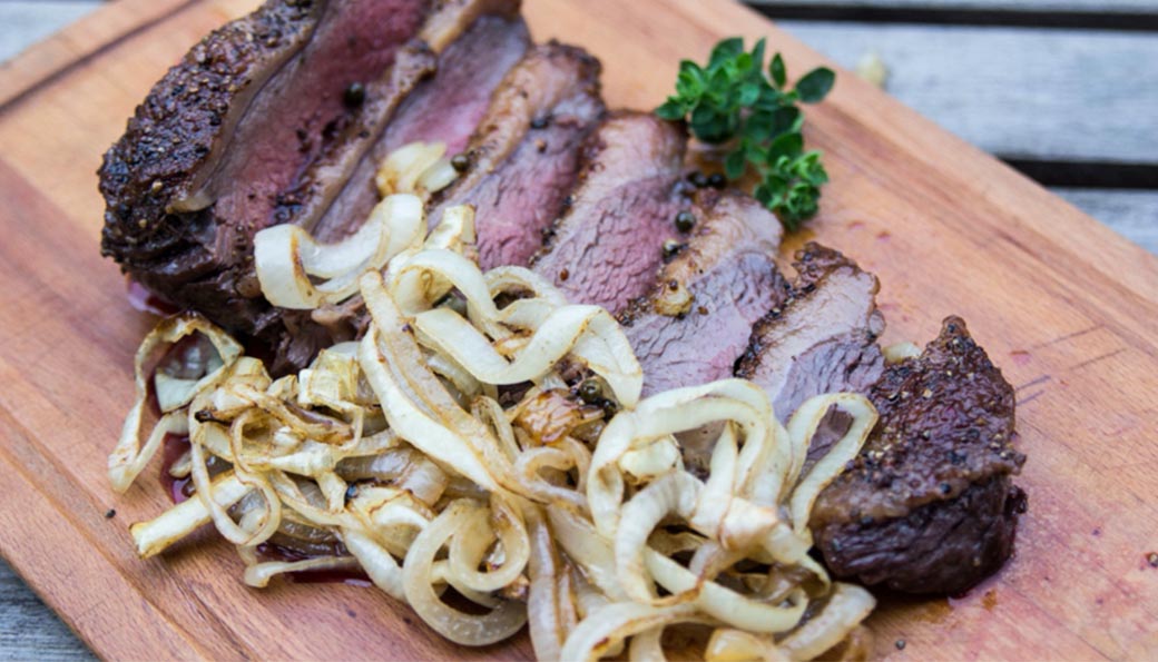 Picanha mit Pfeffer-Schmor-Zwiebeln