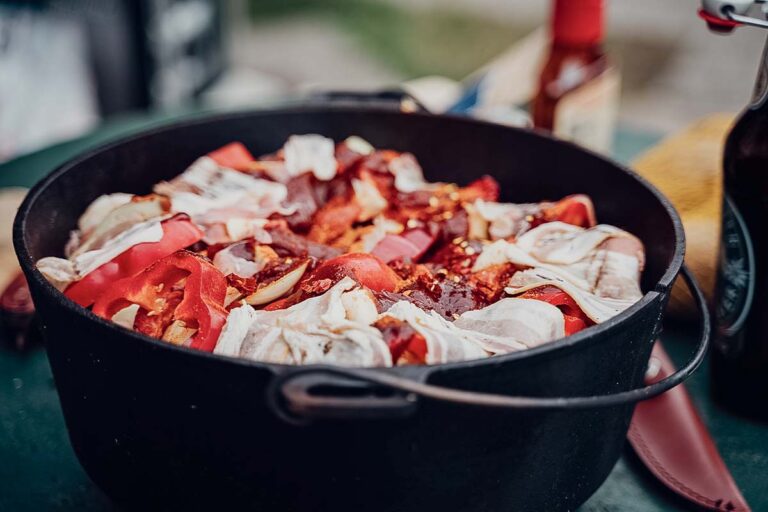 Schichtfleisch mit Bacon aus dem Dutch Oven