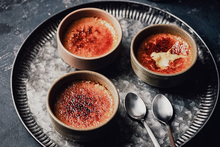 Apfel-Rotkohlsuppe mit Bacon Crunch