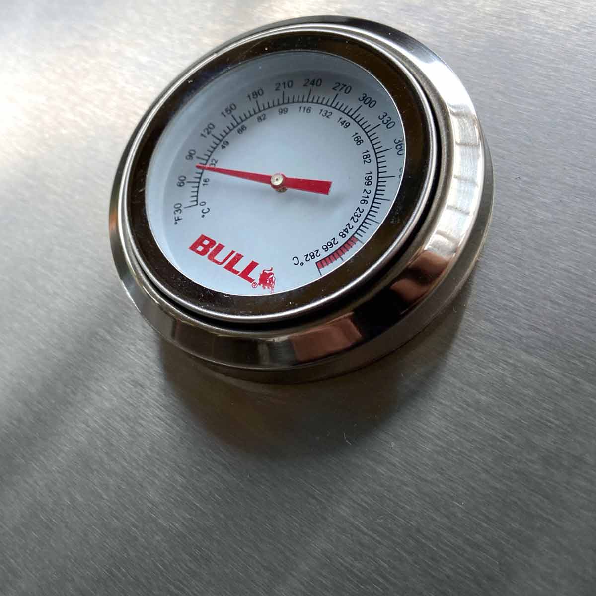 Bull Brahma Gasgrillstation, Edelstahl Haube mit Deckelthermometer Bull Brahma Gasgrillstation, Edelstahl Haube mit Deckelthermometer