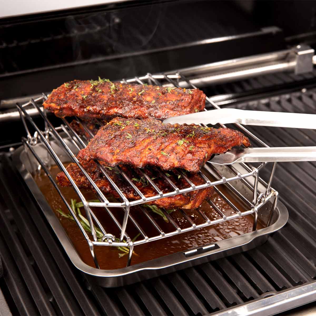 Broil King Stack-a-Rack in Verwendung mit Edelstahl-Auffangschale (Art. 63106) , Rippchen