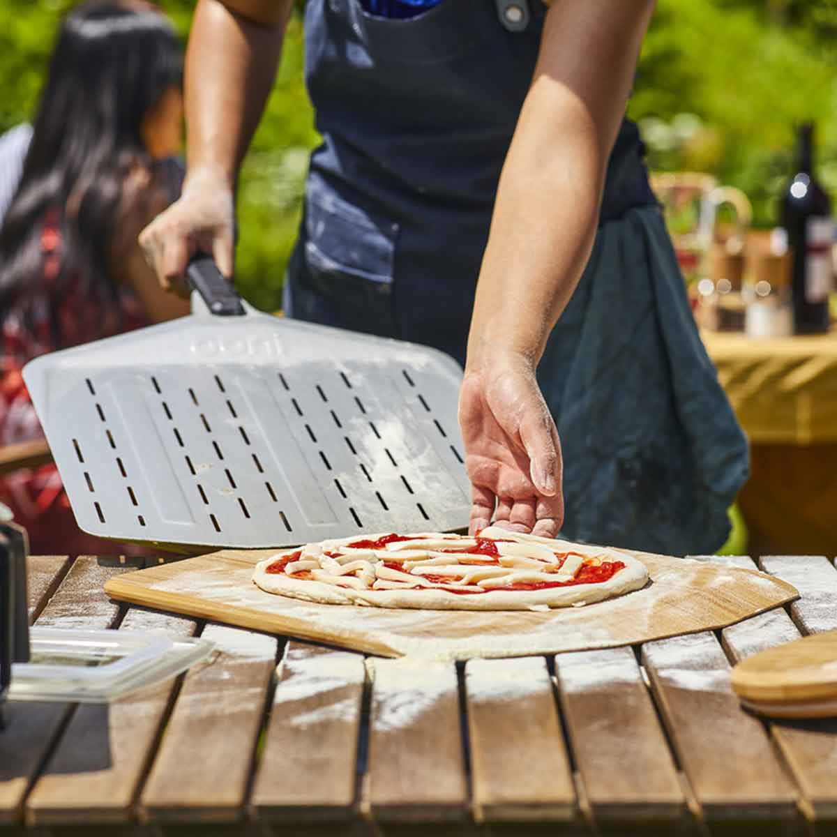 Ooni Perforierte Pizzaschaufel, 35 cm