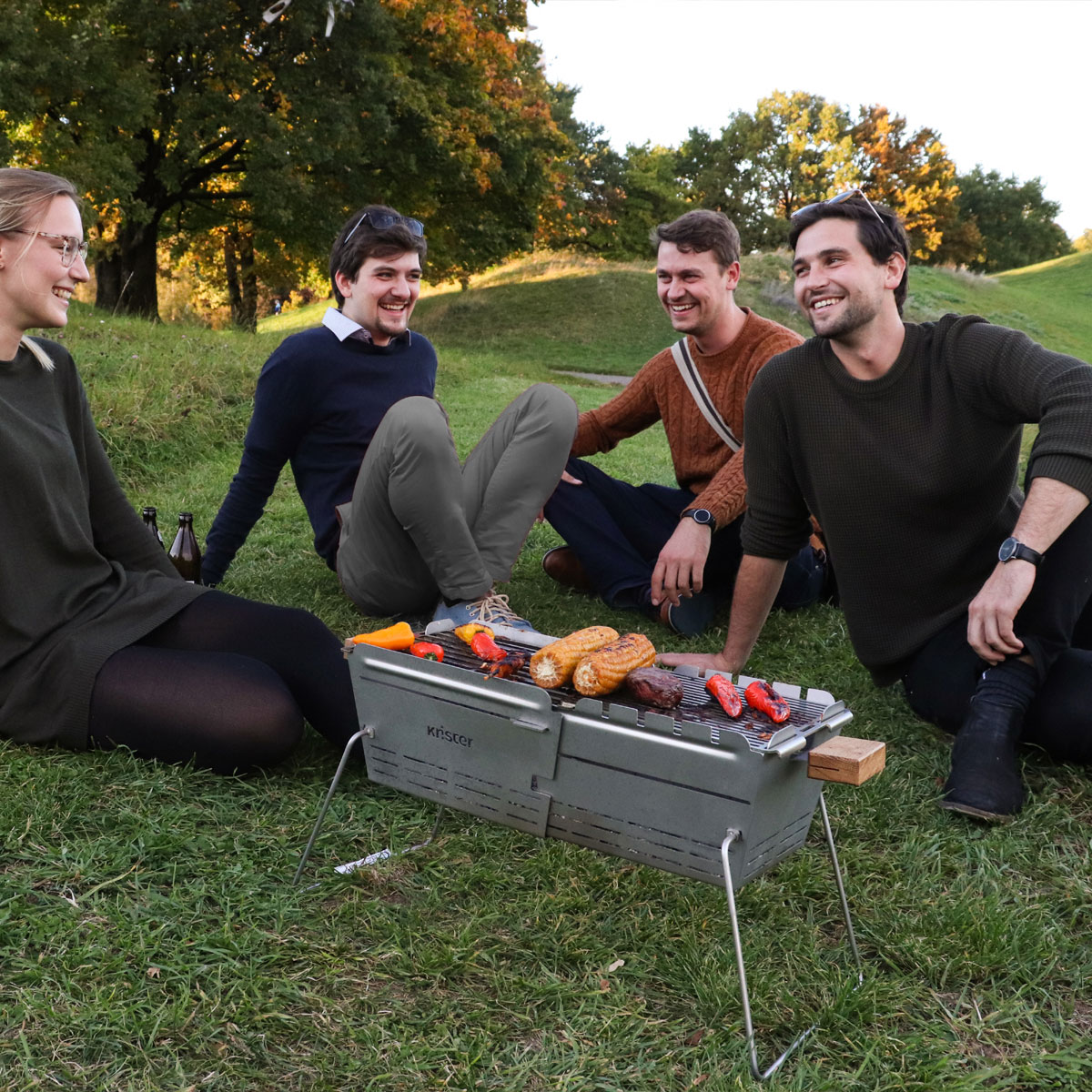 Knister Grill Premium – tragbarer Holzkohlegrill aus Edelstahl Knister Grill Premium – tragbarer Holzkohlegrill aus Edelstahl