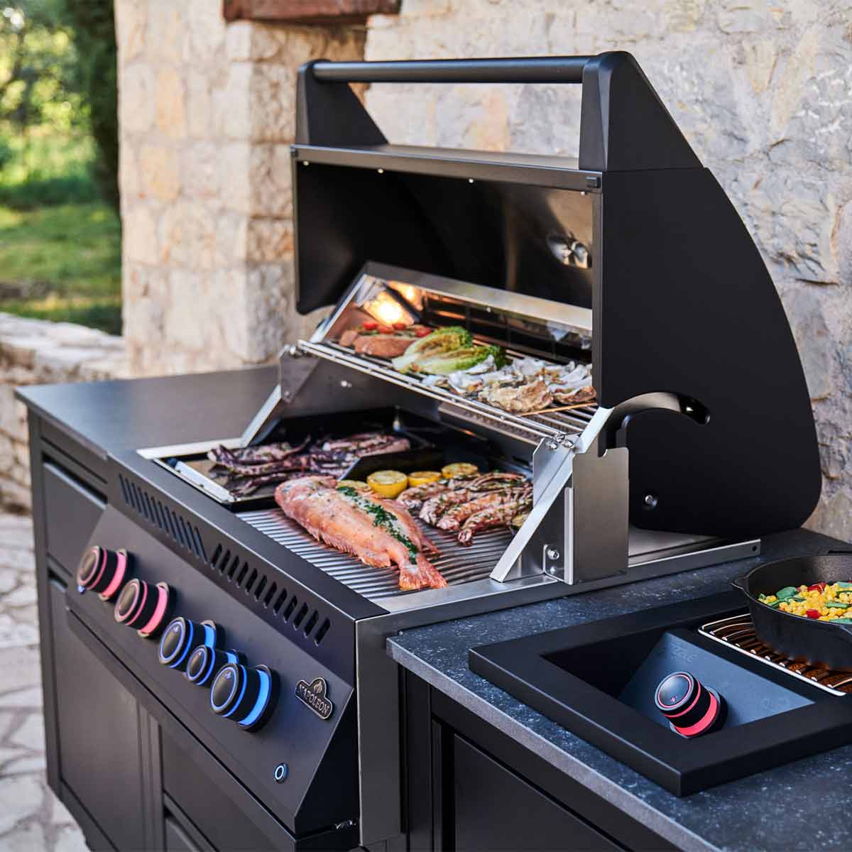 Napoleon Einbaugrill 700-Series 32 Zoll | Mattschwarz | inkl. Drehspieß und Innenbeleuchtung