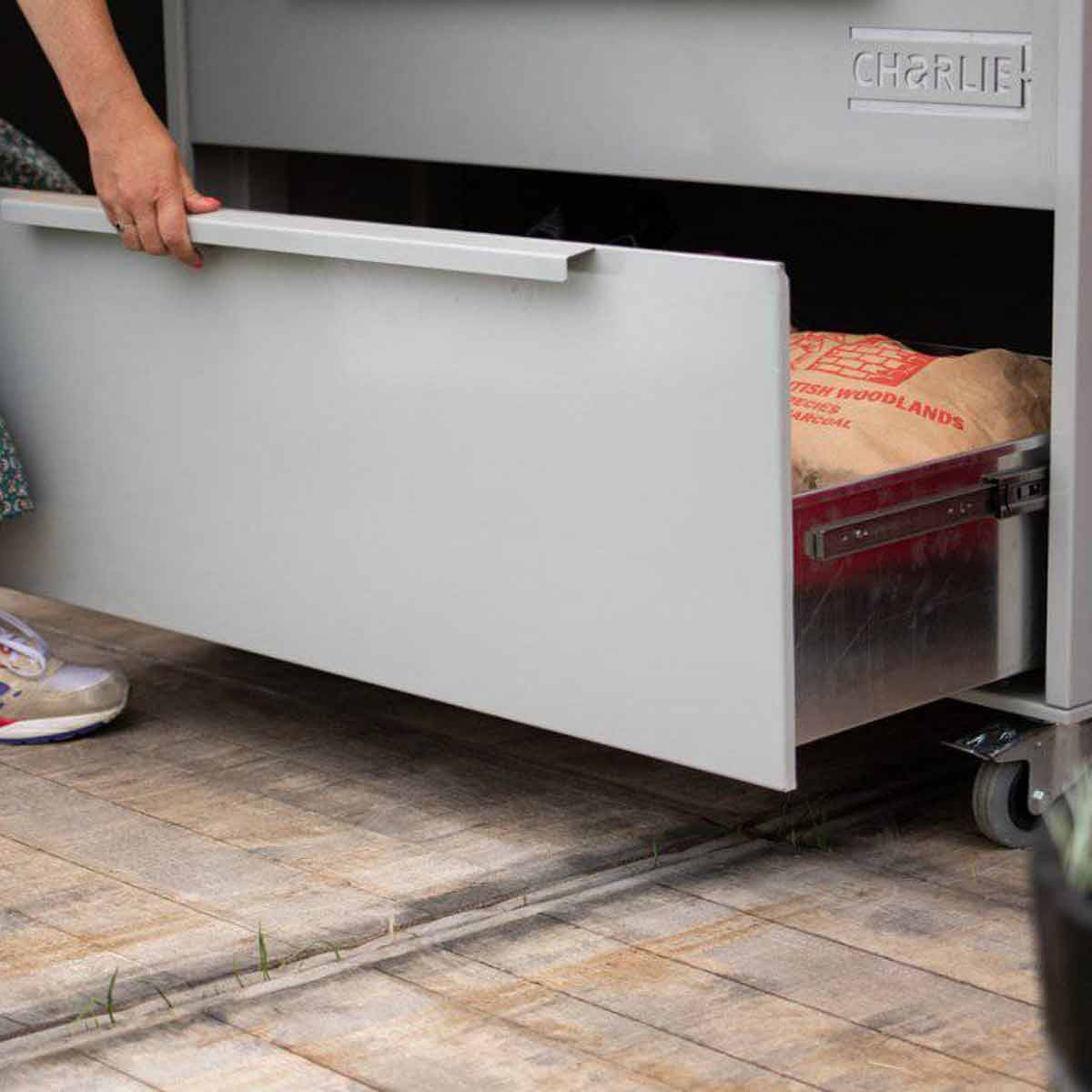 Charlie Oven Beistellwagen Schublade unten