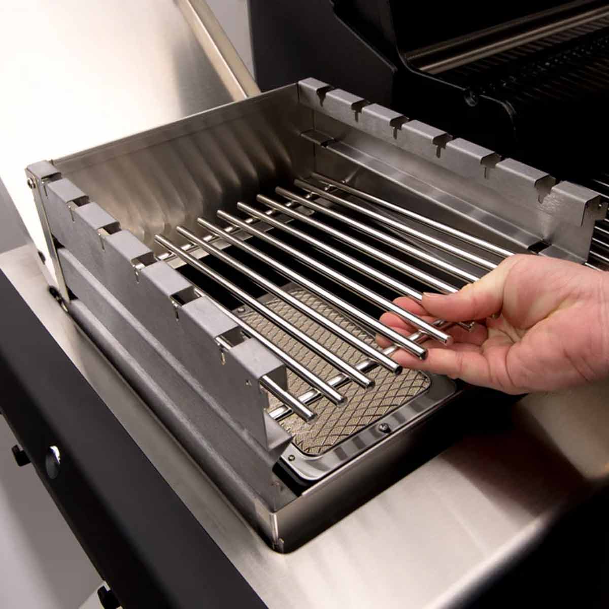 Broil King Infrarot Multi-Windschutz mit Edelstahl Grillrost auf IR Seitenbrenner
