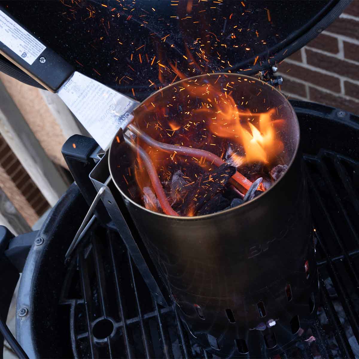 Broil King Anzündkamin, optionale Nutzung eines elektrischen Grillanzünders Broil King Anzündkamin, optionale Nutzung eines elektrischen Grillanzünders