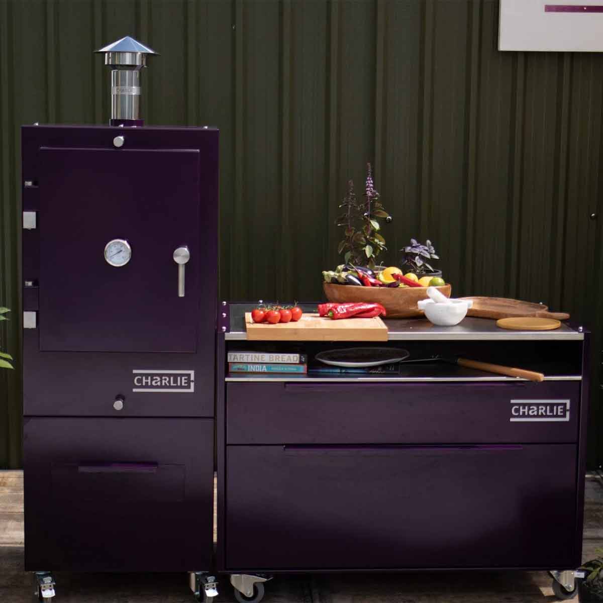 Charlie Oven Beistellwagen, kombiniert mit Charlie Holzkohleofen