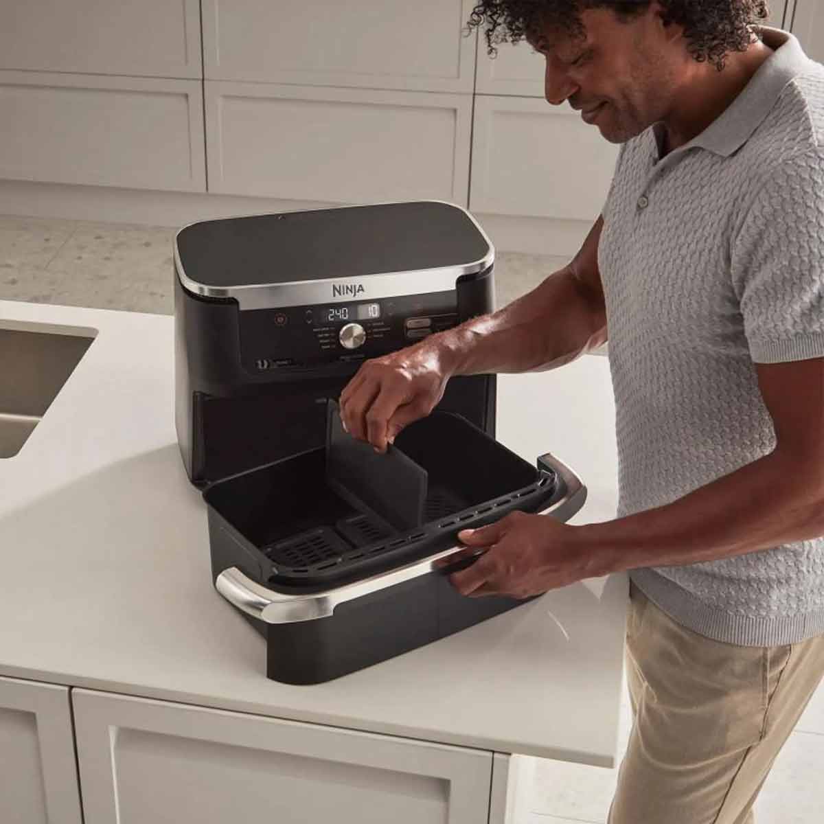 Ninja Foodi FlexDrawer Heißluftfritteuse, 10,4 Liter in Schwarz