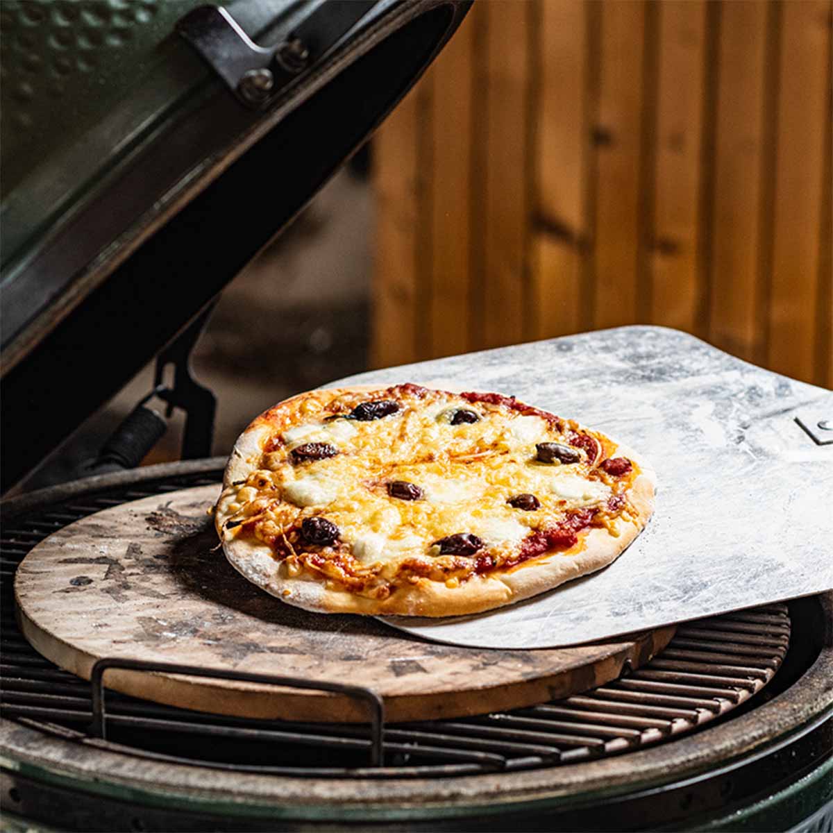 Big Green Egg Flacher Pizzastein für L