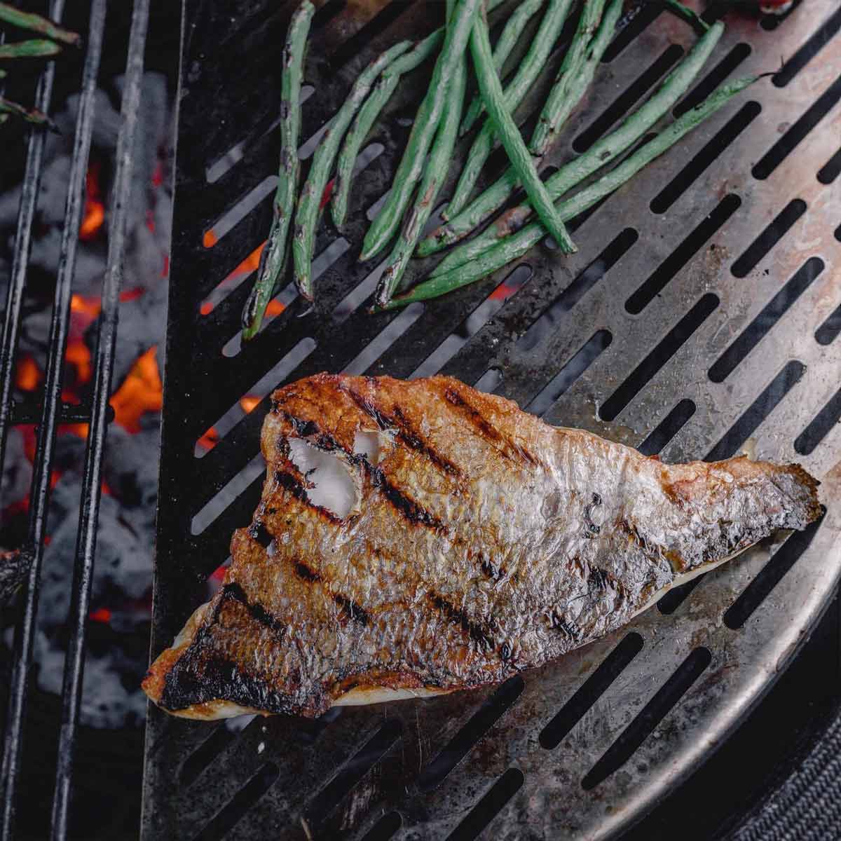 Kamado Joe Edelstahl-Auflage für Big Joe, halbrund