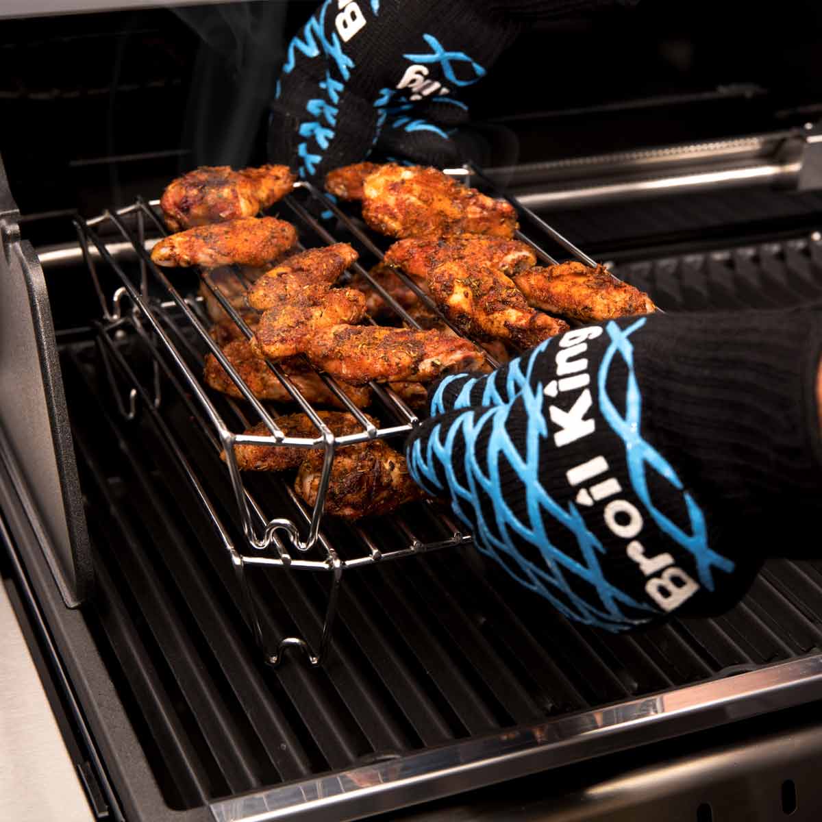 Broil King Stack-a-Rack in Verwendung, Chicken Wings