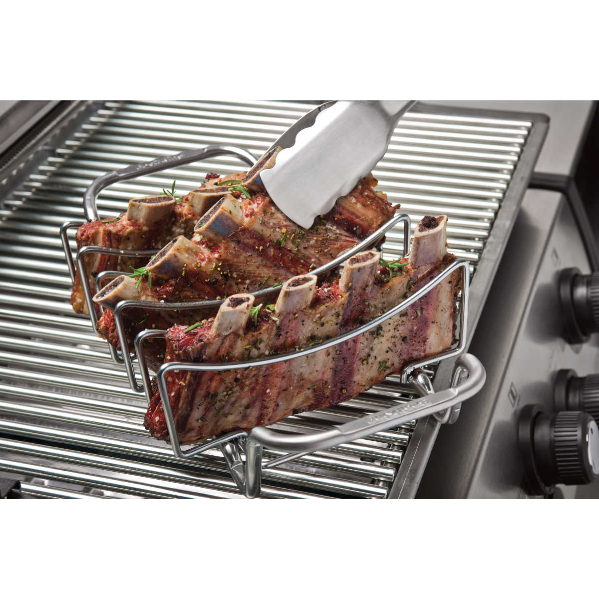 Broil King Spare Rib Rack in Anwendung Broil King Spare Rib Rack in Anwendung