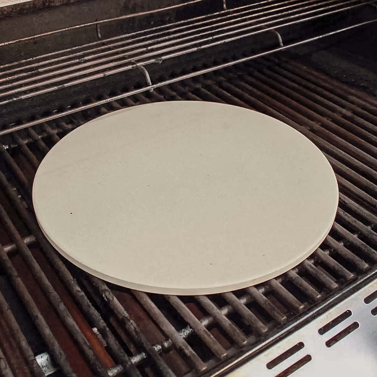 SANTOS runder Pizzastein für Gasgrill, Holzkohlegrills, Smoker & Backofen, Ø 36,5 cm