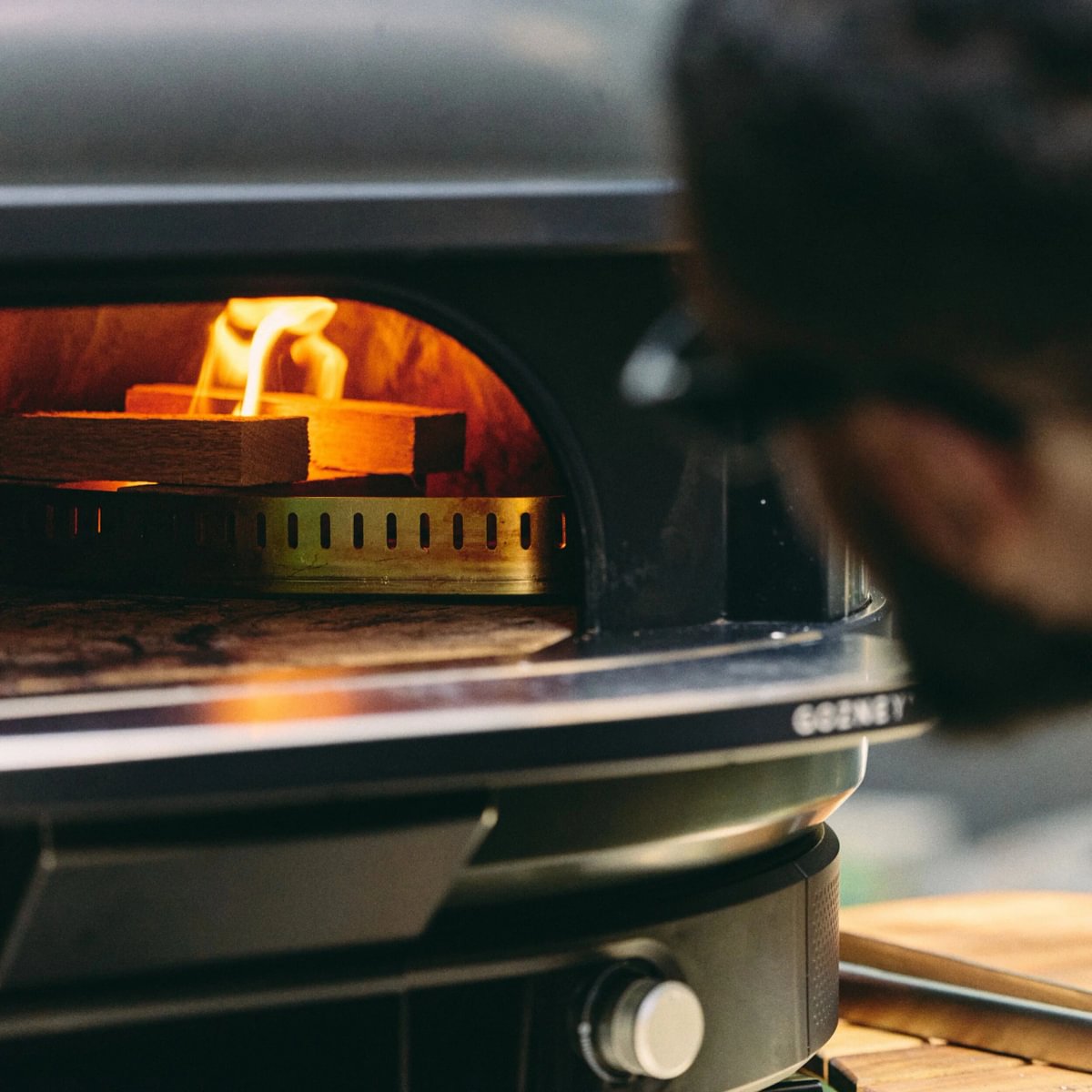 Gozney Pizzaofen Dome Gen 2.0 | Black Nahaufnahme Flammen