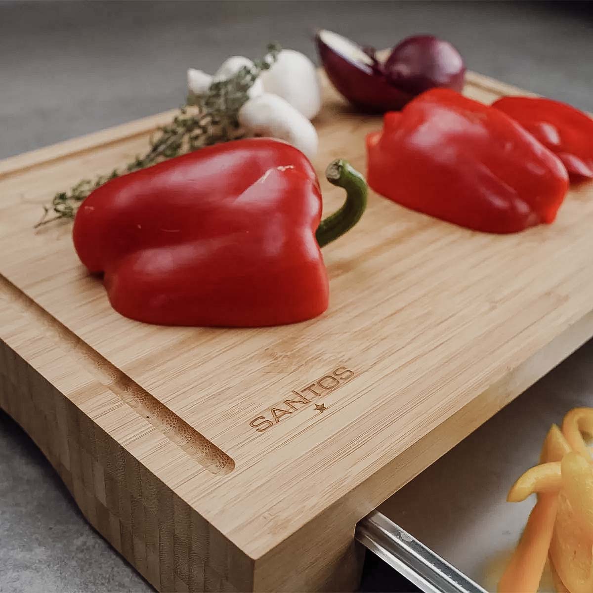 SANTOS Schneidebrett Bambus mit Edelstahl-Auffangschale