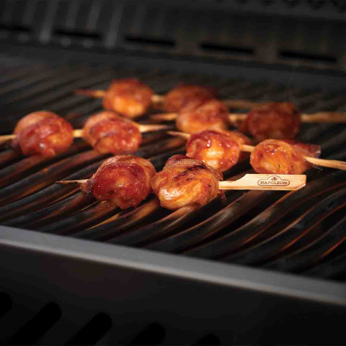 Napoleon Holz-Spieße aus Bambus, 15 cm lang in Verwendung Napoleon Holz-Spieße aus Bambus, 15 cm lang in Verwendung