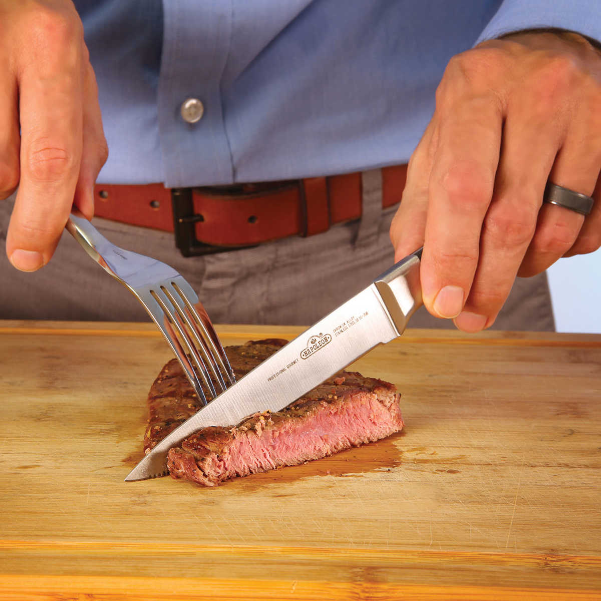 Napoleon Wellenschliff Steakmesser mit Holzgriff