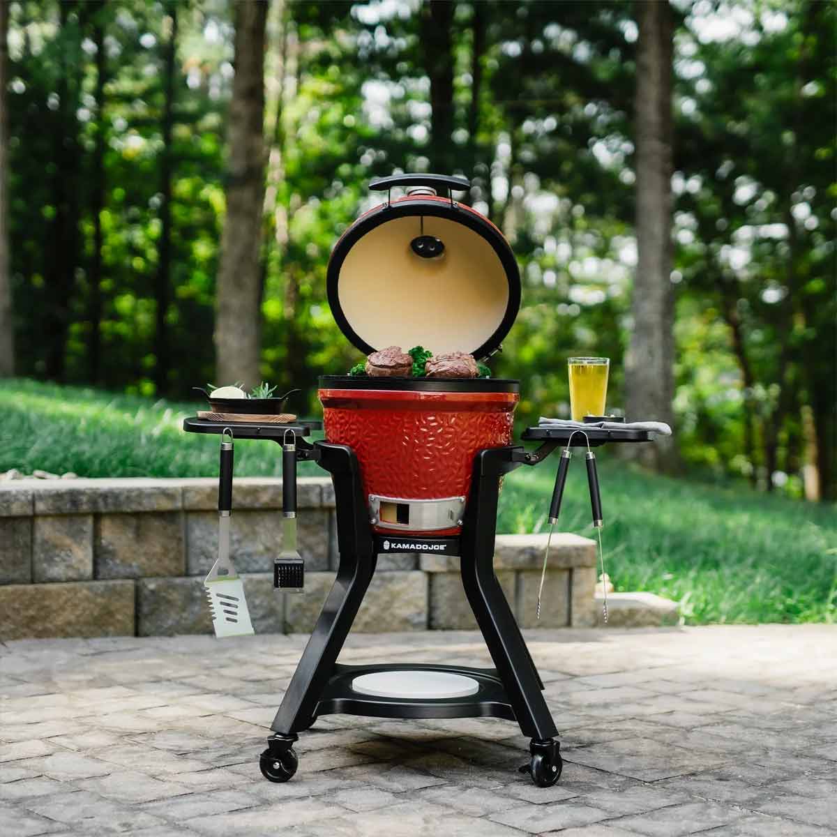 Kamado Joe Junior Celebration Pack: Joe Junior Keramikgrill, Unterwagen, Gussrost & Abdeckhaube Kamado Joe Junior Celebration Pack: Joe Junior Keramikgrill, Unterwagen, Gussrost & Abdeckhaube