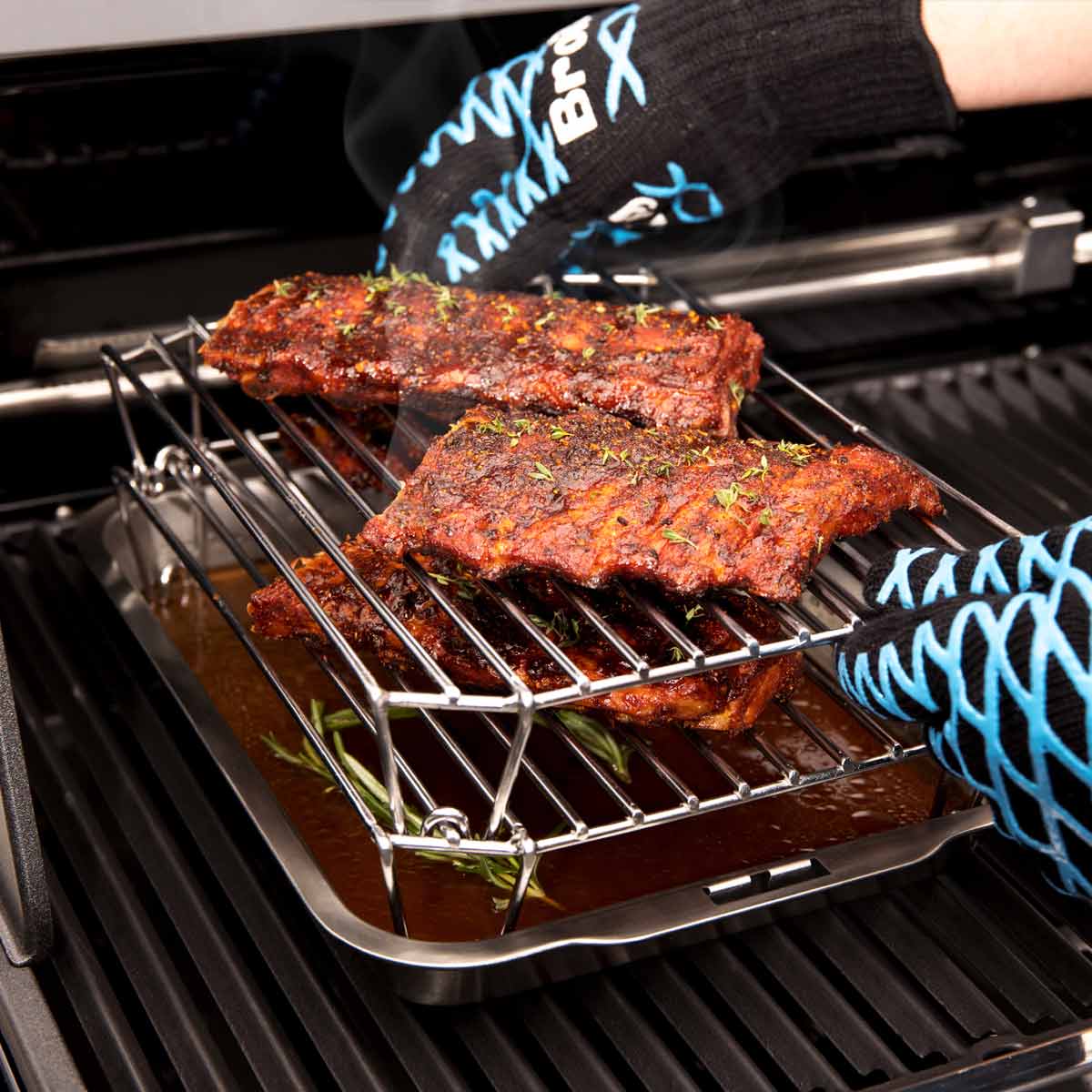 Broil King Stack-a-Rack in Verwendung, Rippchen