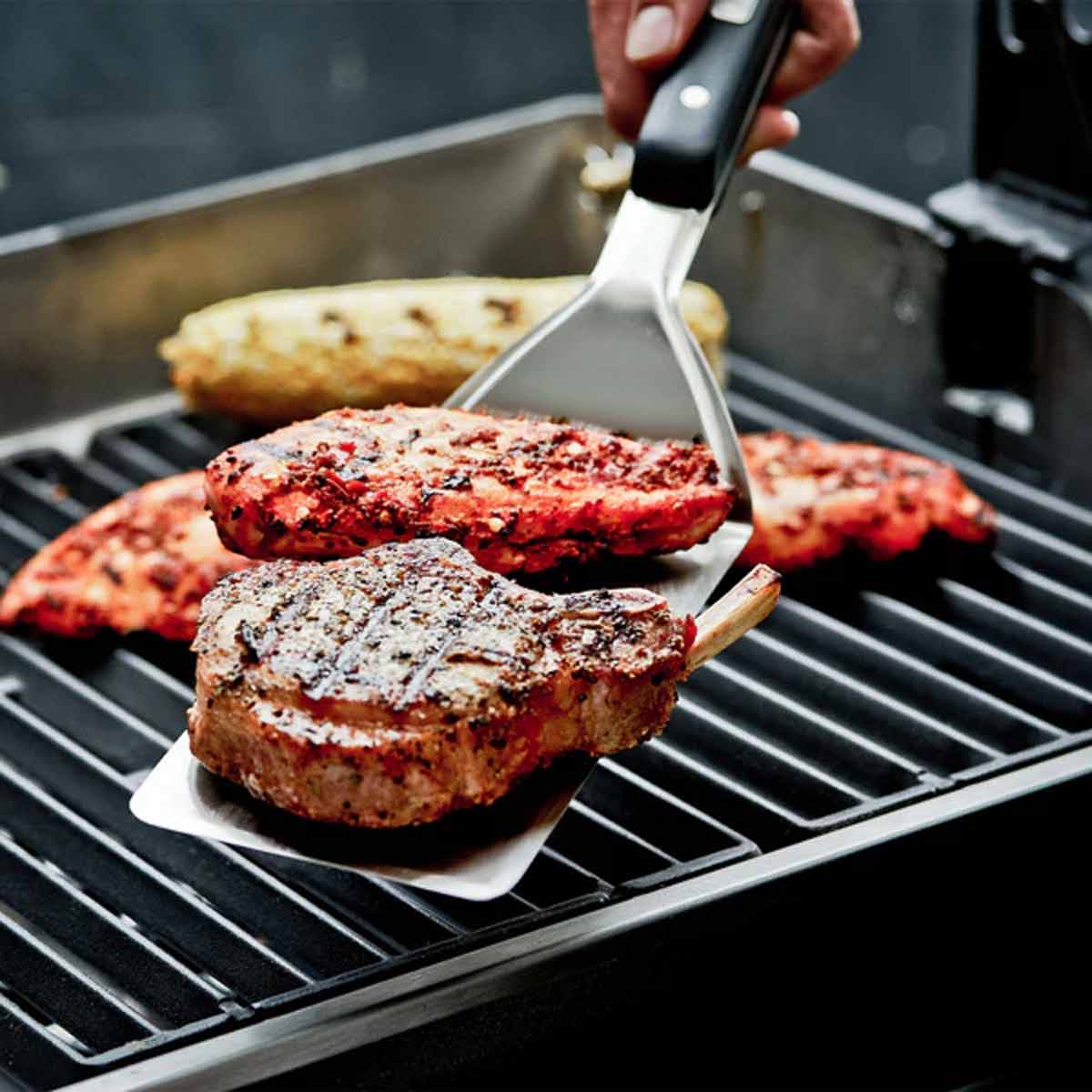 Broil King Grillwender Imperial | Edelstahl Broil King Grillwender Imperial | Steak auf Schaufelfläche
