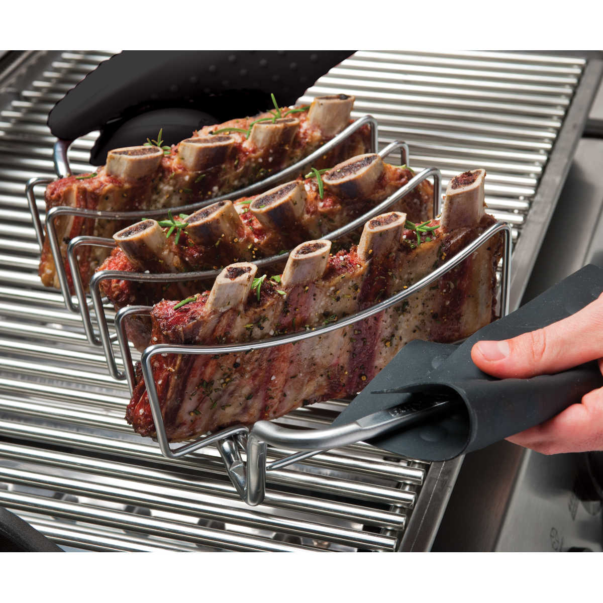 Broil King Spare Rib Rack in Anwendung Broil King Spare Rib Rack in Anwendung