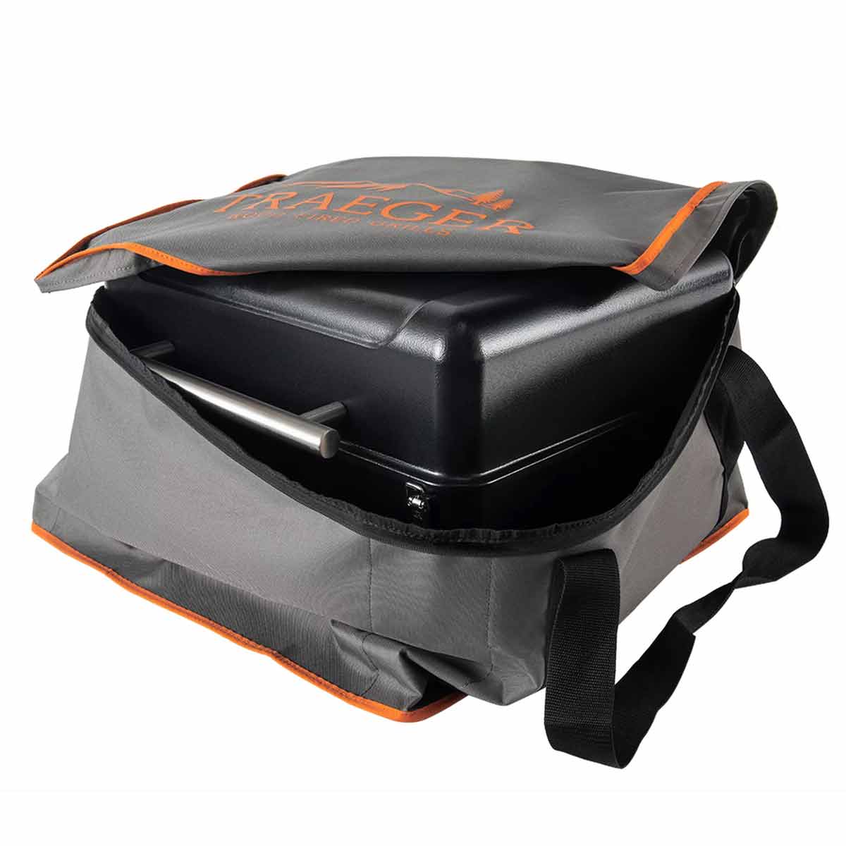 Traeger To-Go-Bag geöffnet, mit Ranger Pelletgrill darin