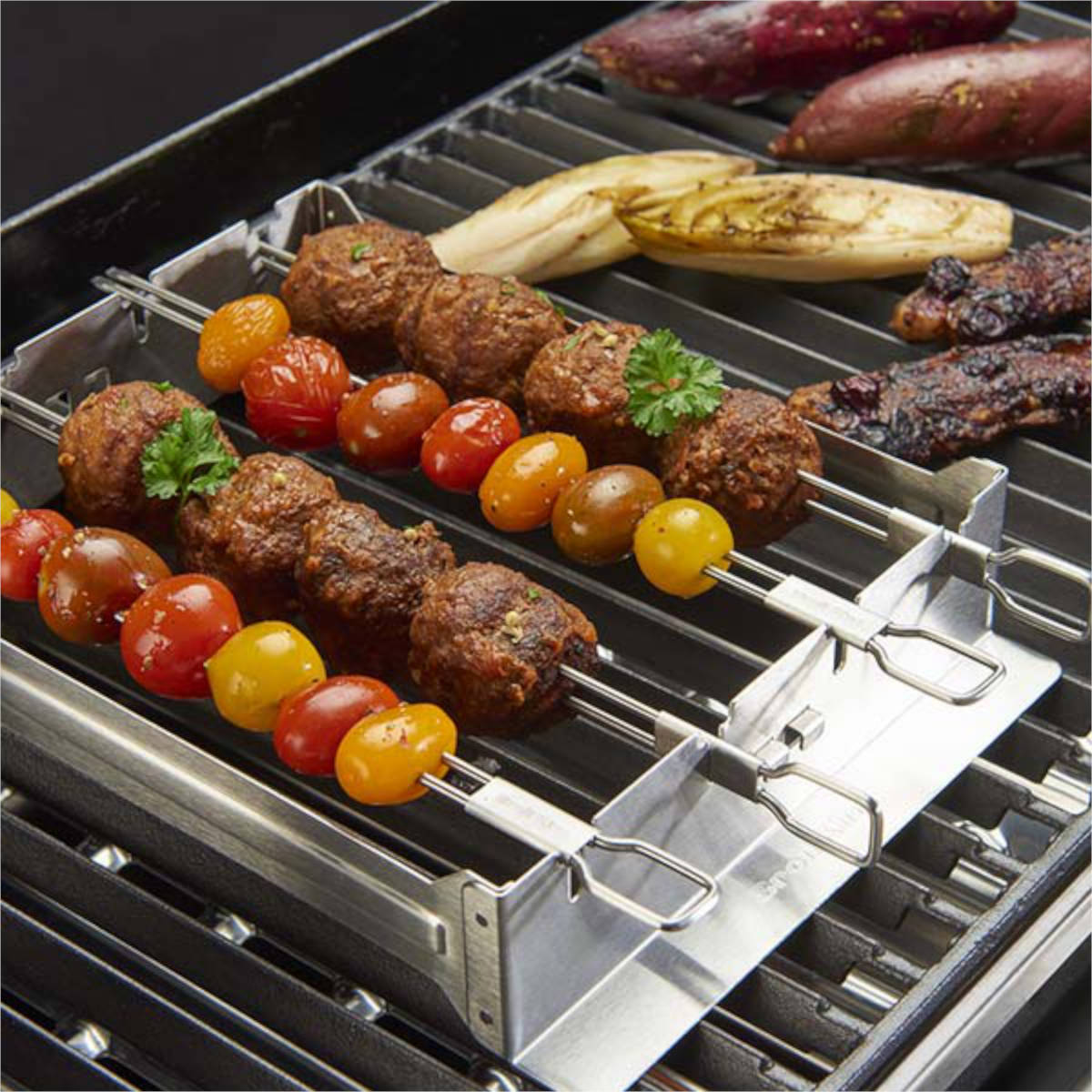 Broil King Narrow Spießgestell auf dem Grill