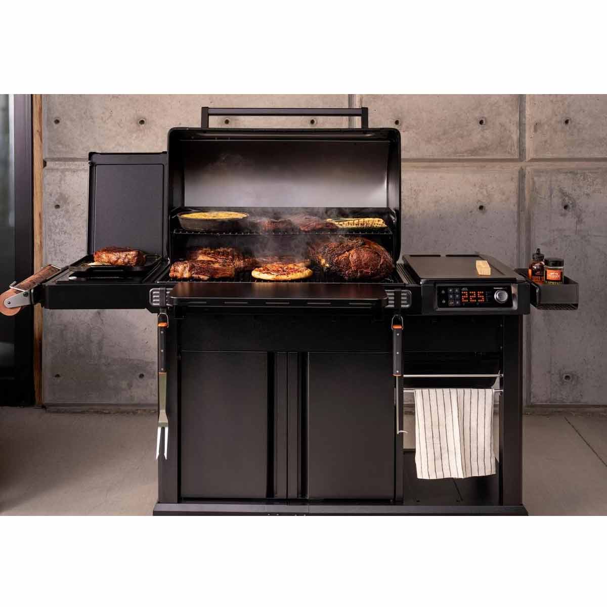 Traeger Pelletgrill Woodridge Elite mit optional erhältlichem P.A.L. Zubehör